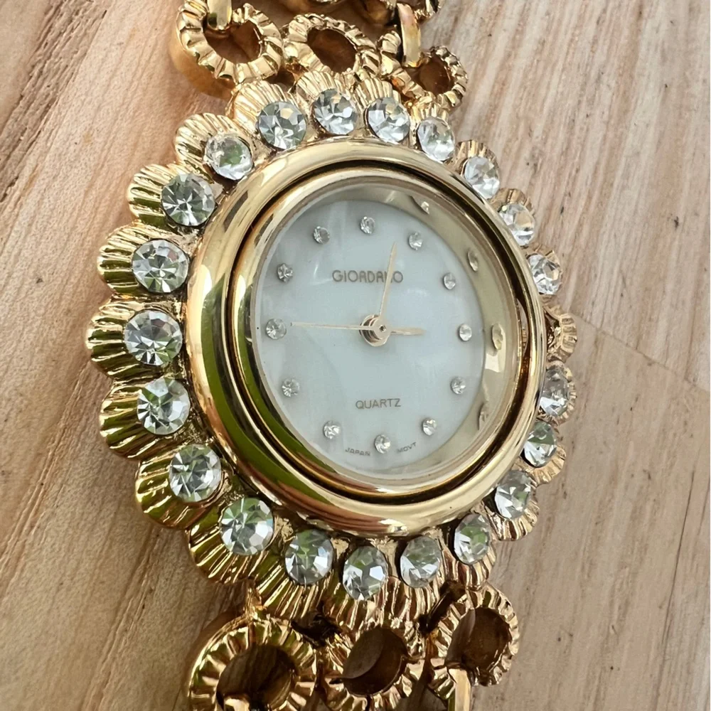 Vintage Giordano ladies gold tone bracelet watch NEW BATTERY